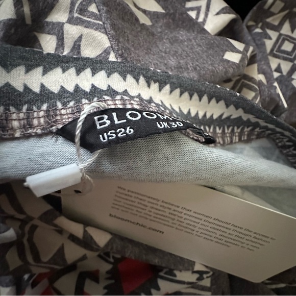 BloomChic Gray and Red Patterned Top - Picture 2 of 12